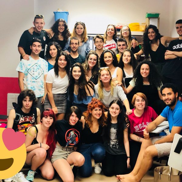 HOY NOS HA VISITADO BLANCA, PARA HABLAR SOBRE COMUNICACIÓN NO VERBAL Y LENGUA DE SIGNOS.